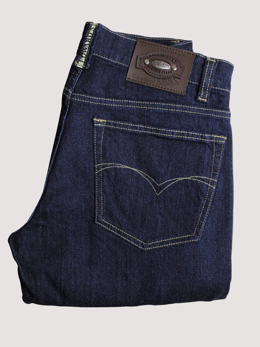 Detalle de mezclilla stretch azul oscuro en pantalón Edward's Urban para hombre