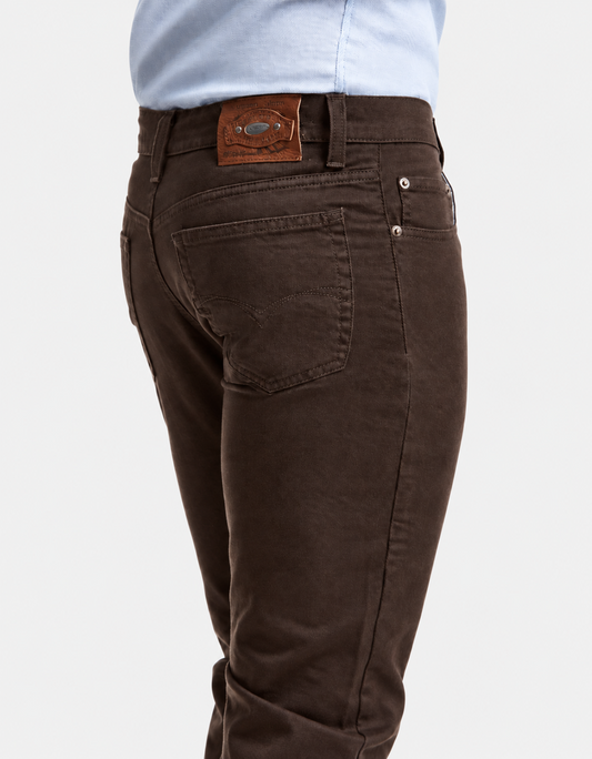 Pantalón Gabardina Slim Café Hombre