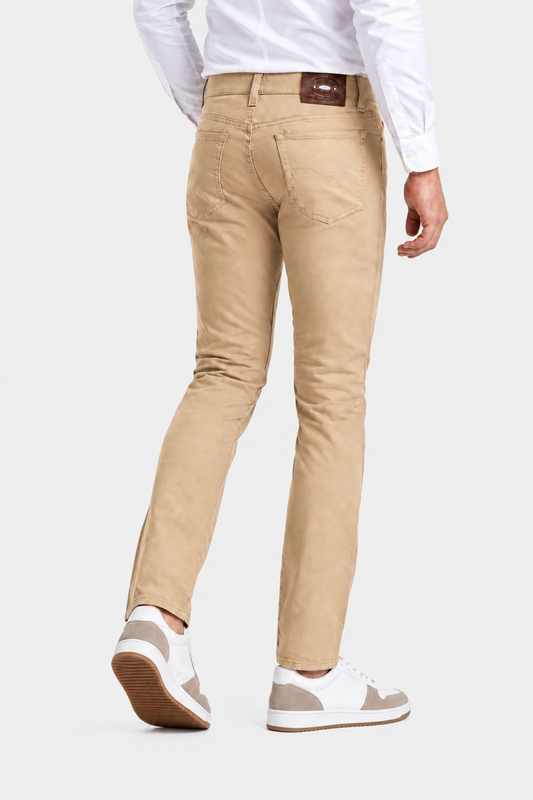 Pantalón Gabardina Slim Khaky Hombre
