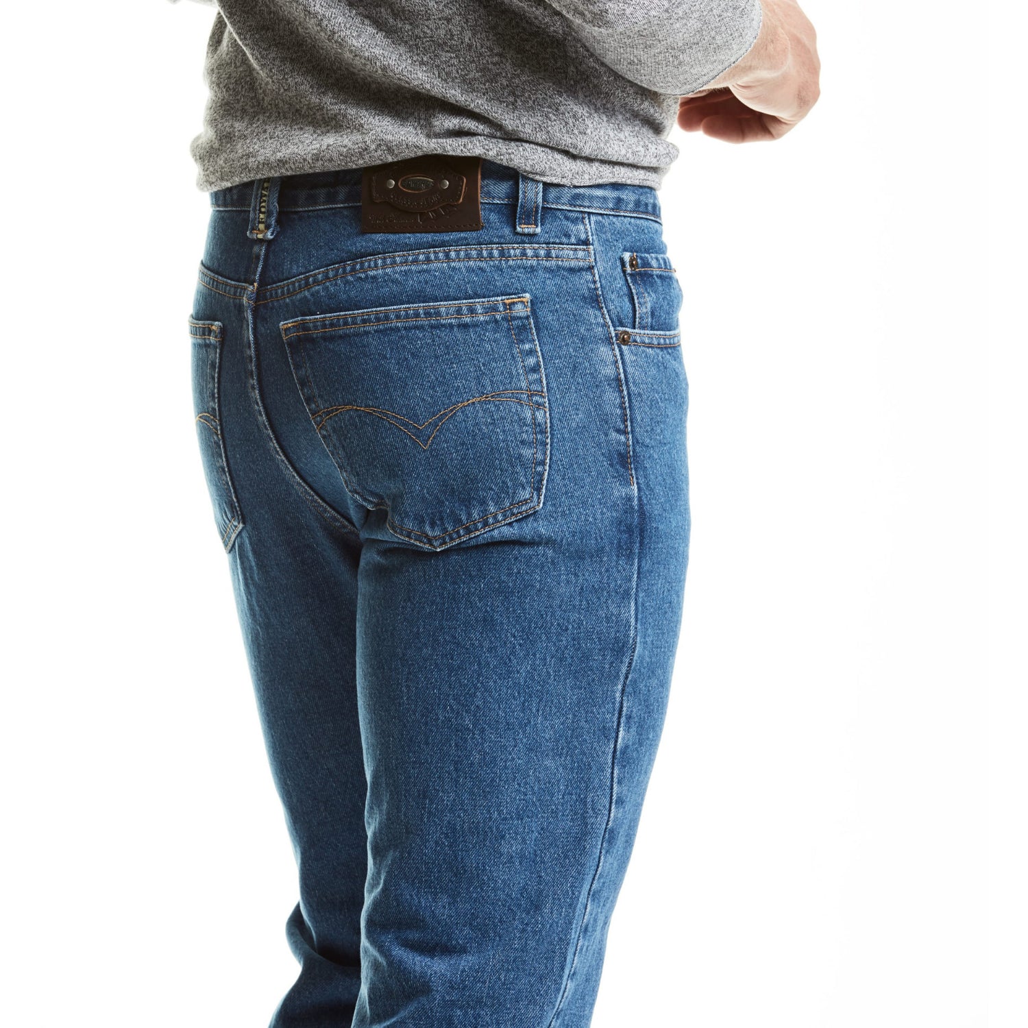 Jeans para hombre Edwards 2601 (Stone), corte recto y 100% algodón. Jeans azules con botones metálicos, ajuste cómodo y estilo versátil para trabajo o casual.