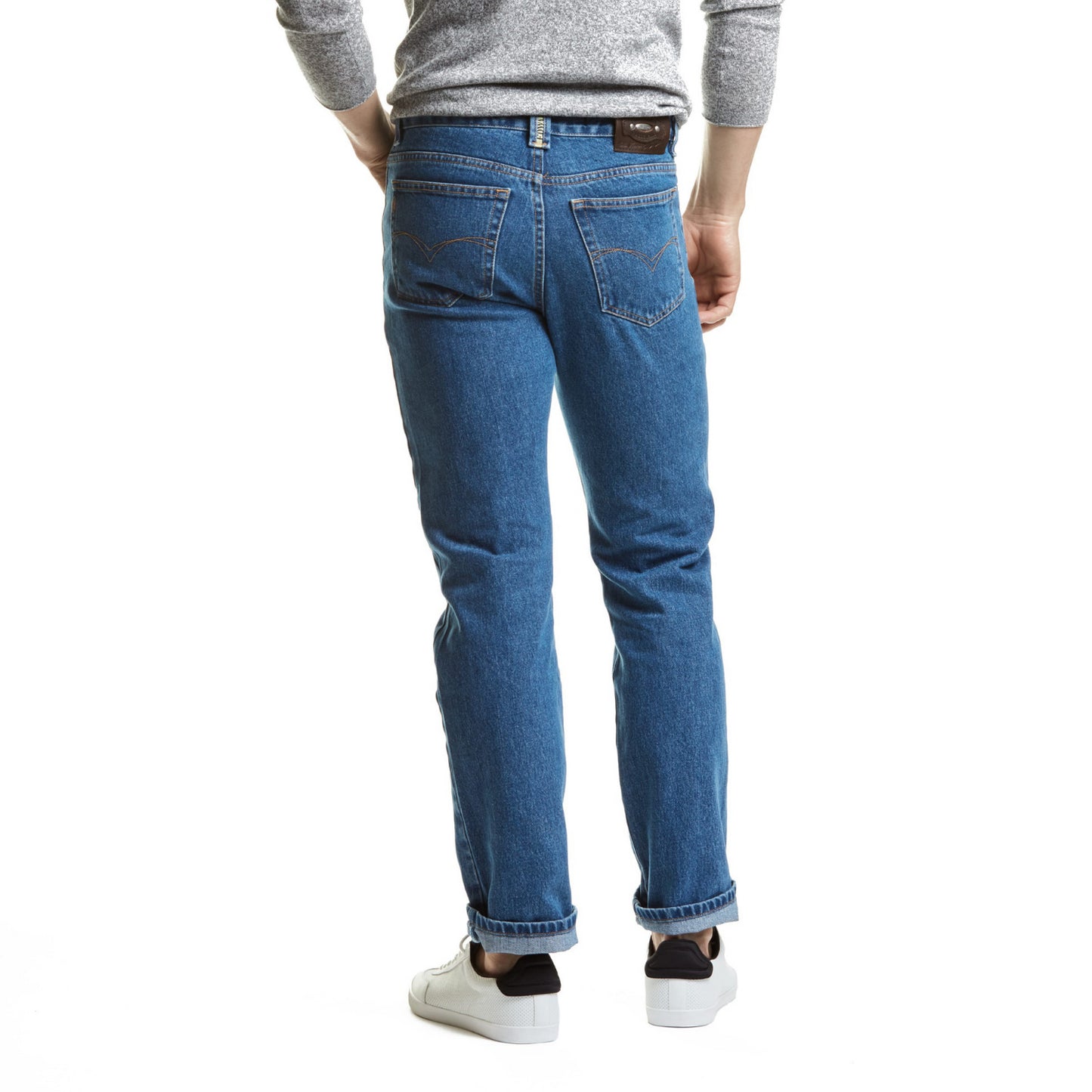 Jeans para hombre Edwards 2601 (Stone), corte recto y 100% algodón. Jeans azules con botones metálicos, ajuste cómodo y estilo versátil para trabajo o casual.