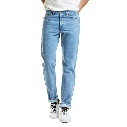 Jeans para hombre 2602 color azul claro bleach, corte recto en 100% algodón. Ajuste cómodo con tiro medio, ideal para uso diario o trabajo. Estilo versátil con alta transpirabilidad