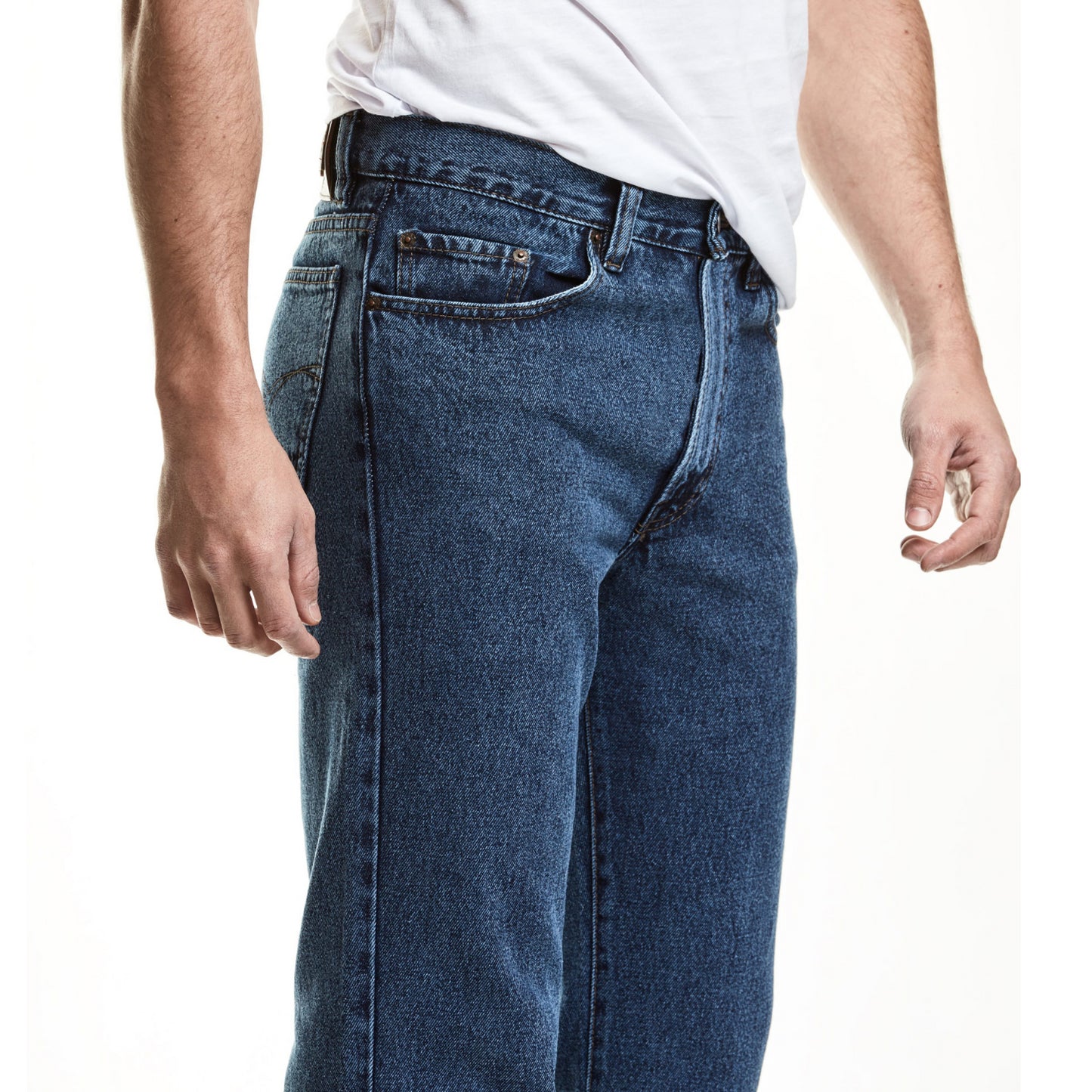 Jeans para hombre modelo 2619 en color índigo Ácido, confeccionado en 100% algodón con corte recto clásico. Ofrece un ajuste cómodo con tiro medio y silueta ligeramente holgada, ideal para uso diario, trabajo o ocasiones casuales. Pantalón de mezclilla versátil con alta transpirabilidad y movilidad.
